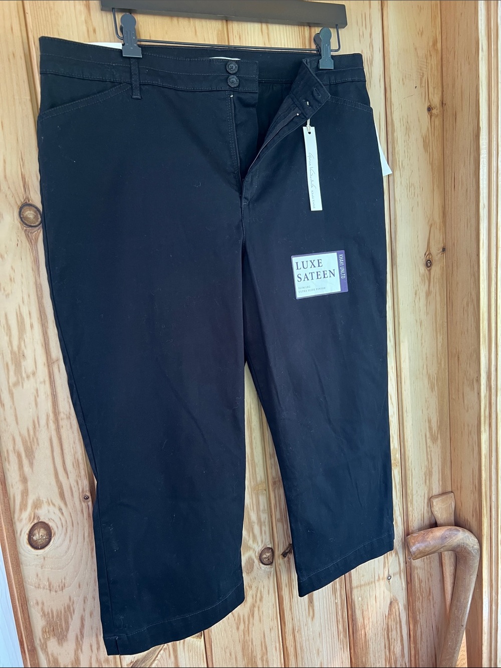 Gloria Vanderbilt Khaki Unltd. Luxe Sateen Black Capri Pants